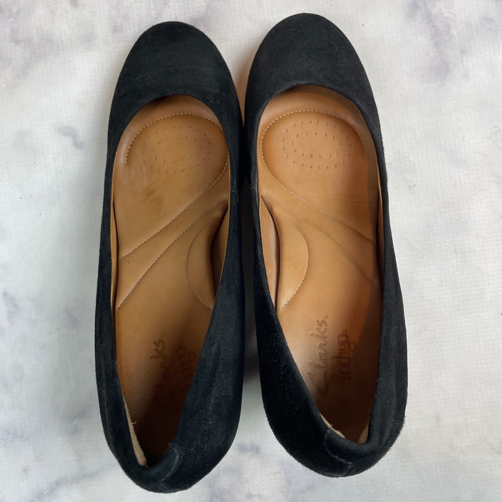 Clarks Classic Black Heels - Picture 4 of 9